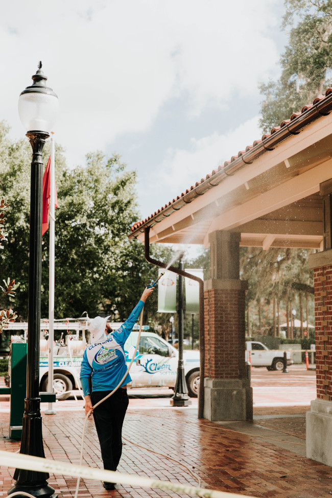 Pressure Washing in Apopka, Florida